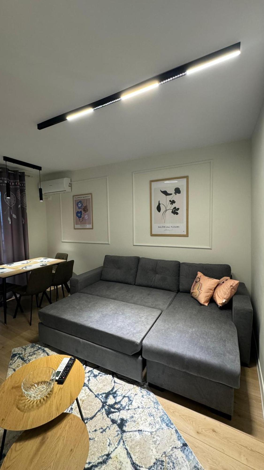Charming Comfort Apartment Тирана Экстерьер фото