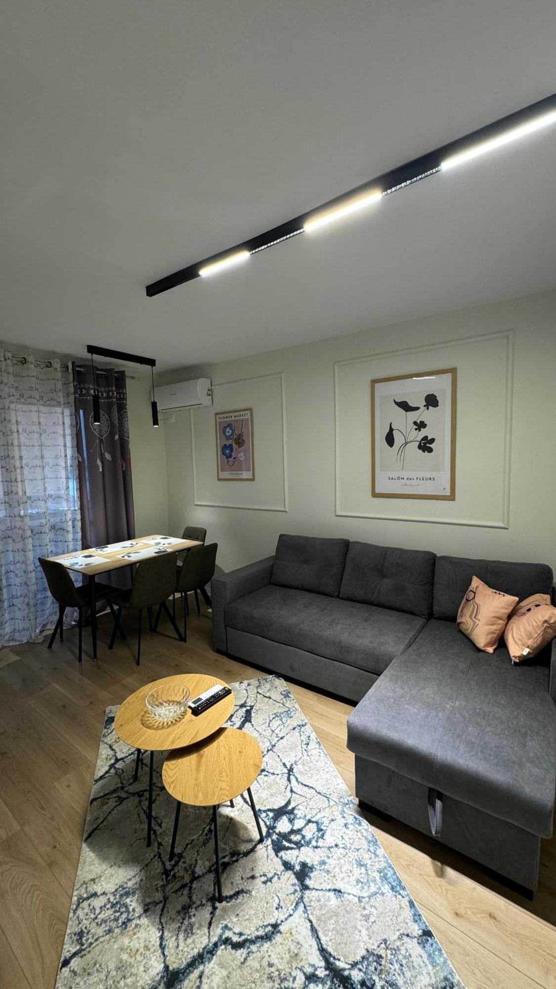 Charming Comfort Apartment Тирана Экстерьер фото