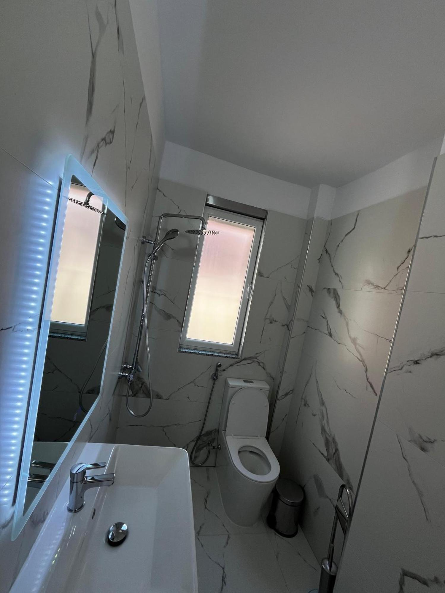 Charming Comfort Apartment Тирана Экстерьер фото