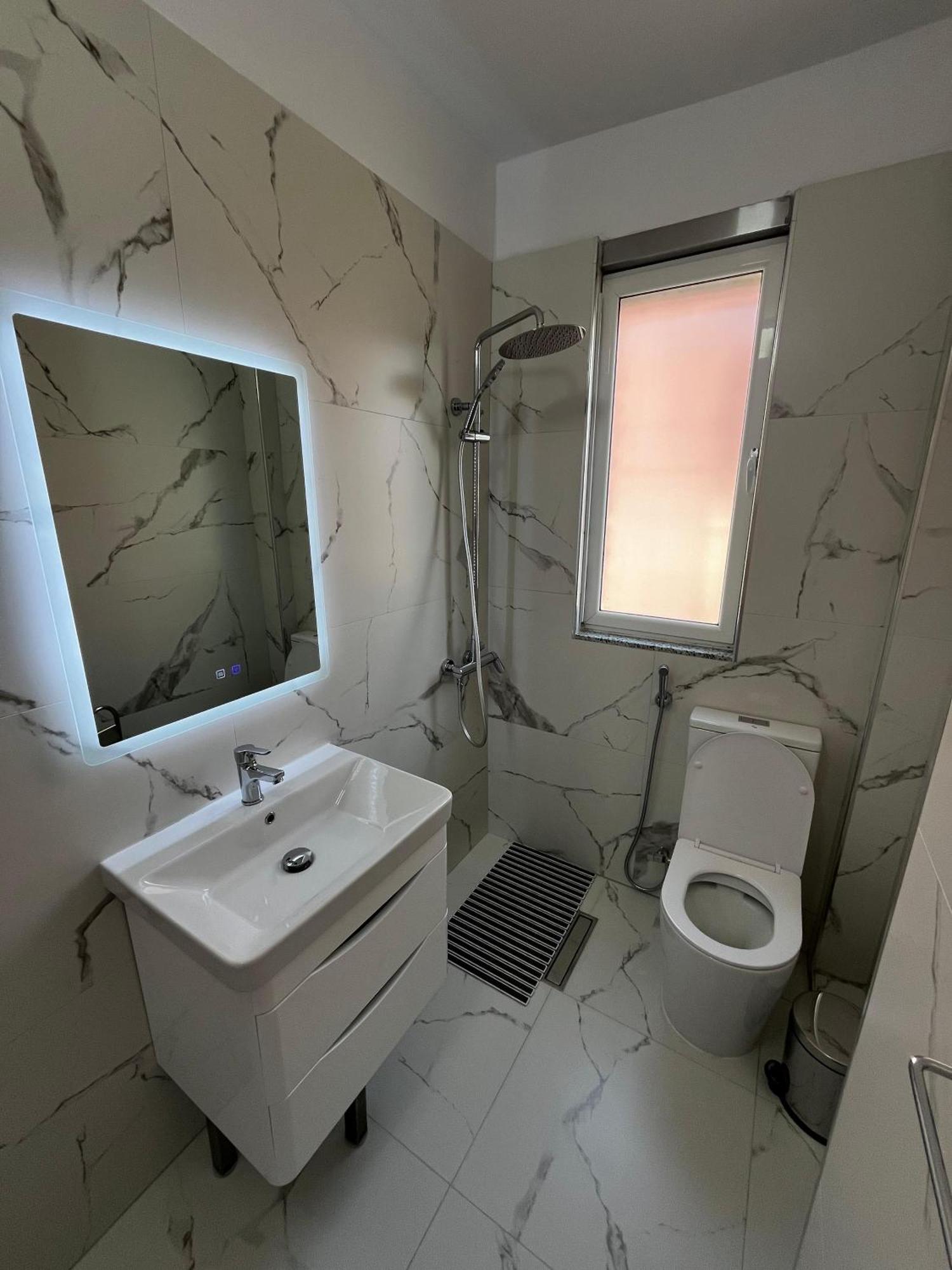 Charming Comfort Apartment Тирана Экстерьер фото