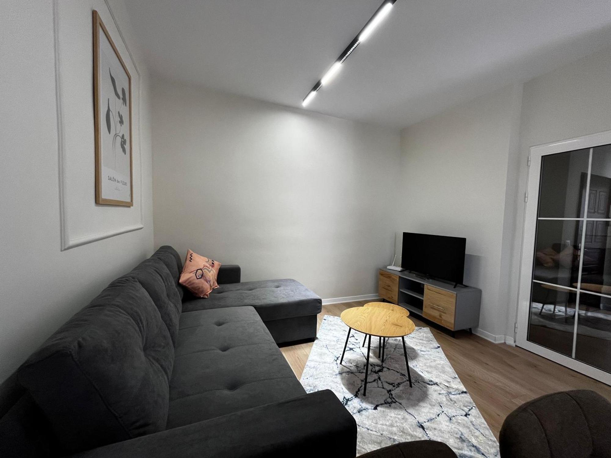 Charming Comfort Apartment Тирана Экстерьер фото