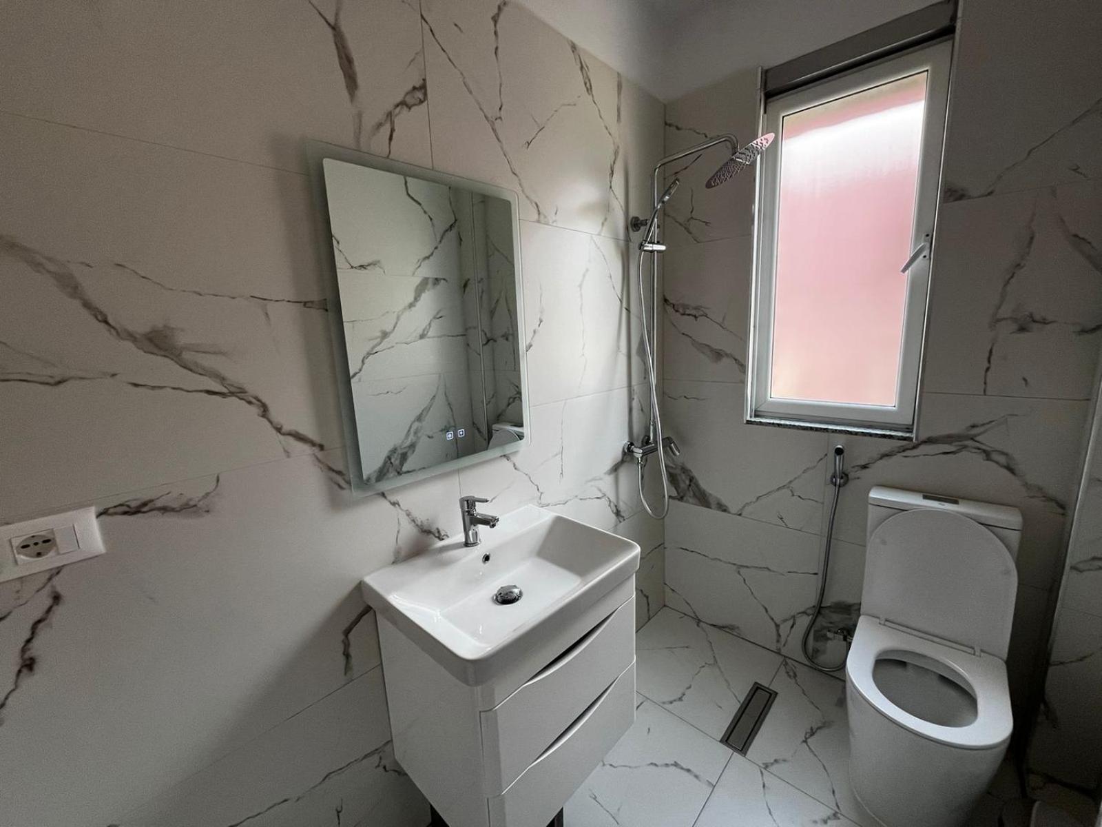 Charming Comfort Apartment Тирана Экстерьер фото